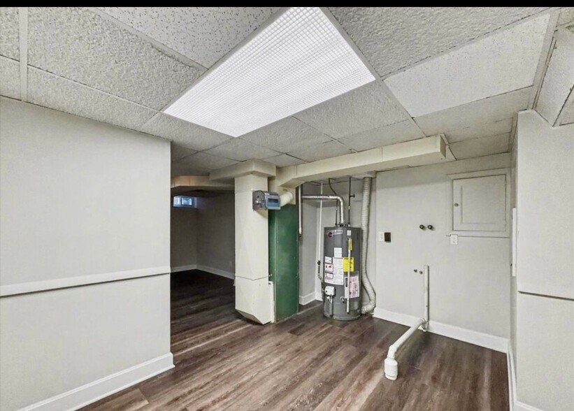 Building Photo - 596 N Plum St