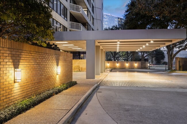 Building Photo - 15 Greenway Plz