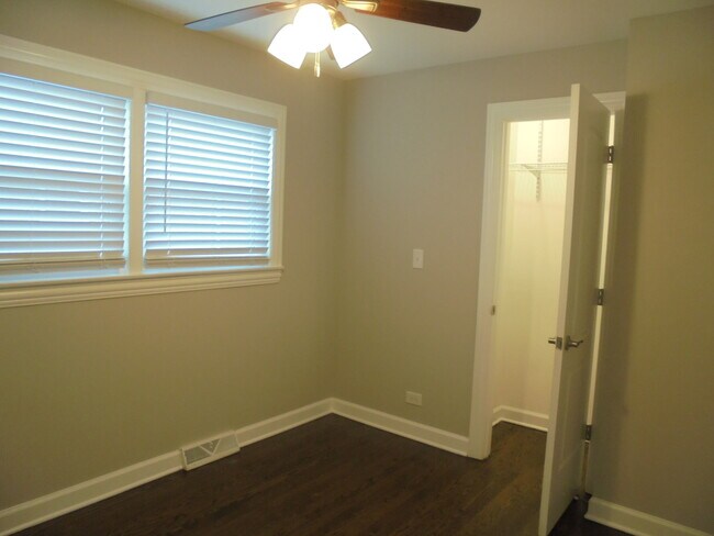 Building Photo - 7609 W 63rd Pl