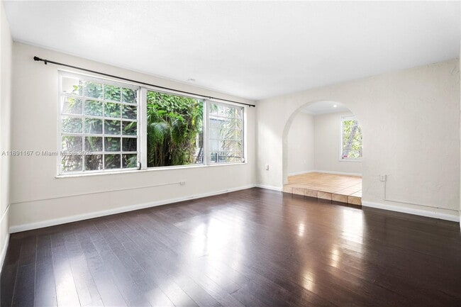 Building Photo - 5520 San Vicente St