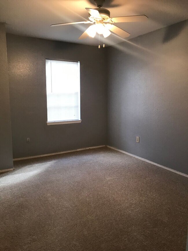 Building Photo - 2586RTJ.Madison 1110(100)