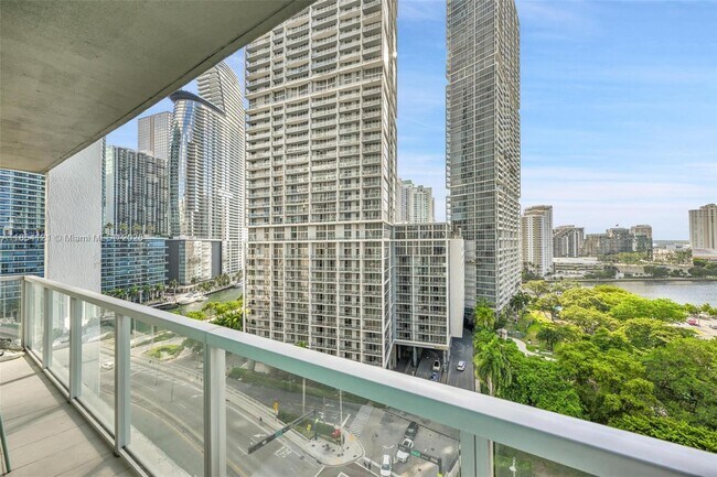 Building Photo - 500 Brickell Ave