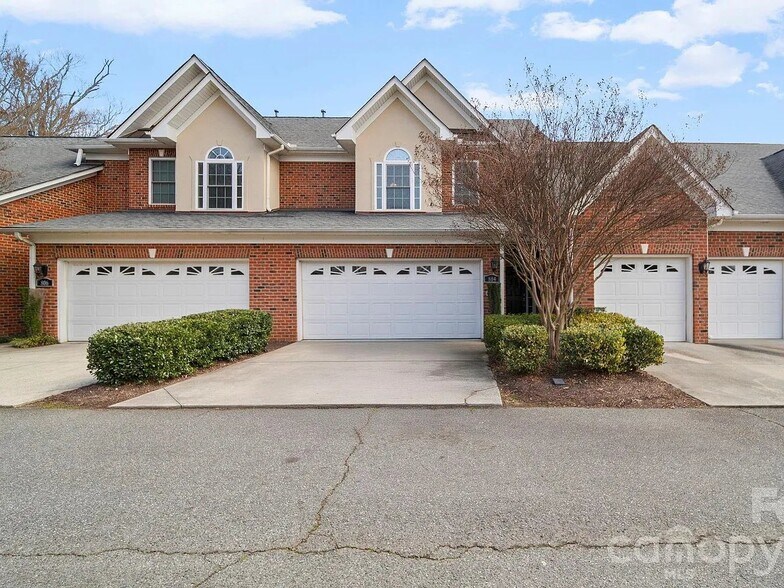 Building Photo - 804 Talking Stick Ln