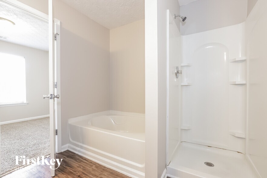 Building Photo - 528 Simpson Pl Dr