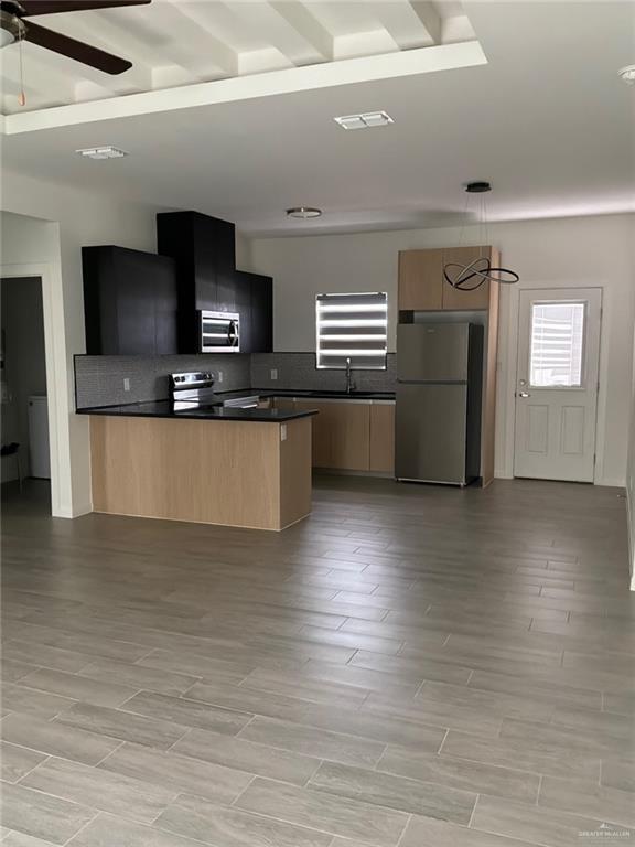 Building Photo - 10 N 40th St