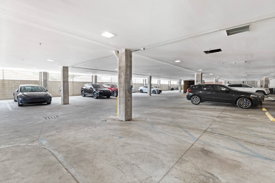 Building Photo - 211 E 9 Mile Rd