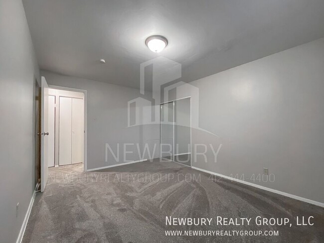 Building Photo - Welcome to Your New Home in the Westwood/O...