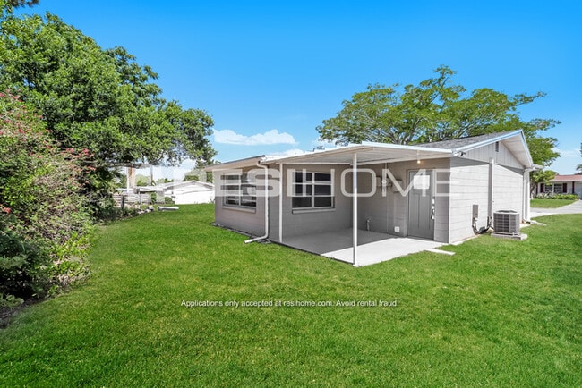 Building Photo - 4143 Oakfield Ave