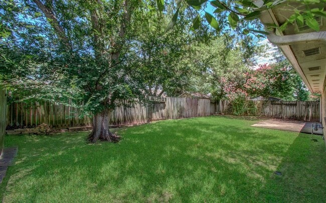 Building Photo - 9426 Charter Ridge Dr