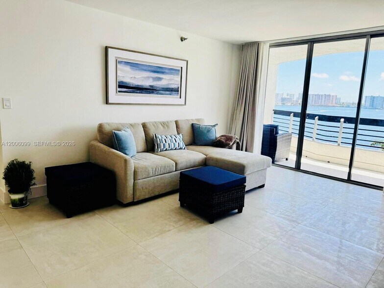 Building Photo - 19101 NE 36th Ct