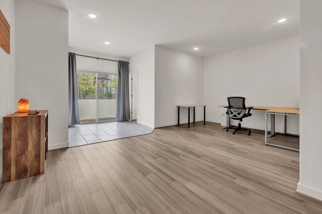 Building Photo - 2272 W Harmont Dr