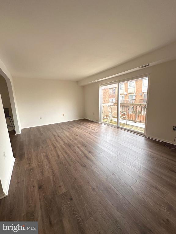 Building Photo - 2328 Sun Valley Cir