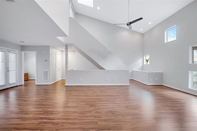 Building Photo - 2605 Calumet St