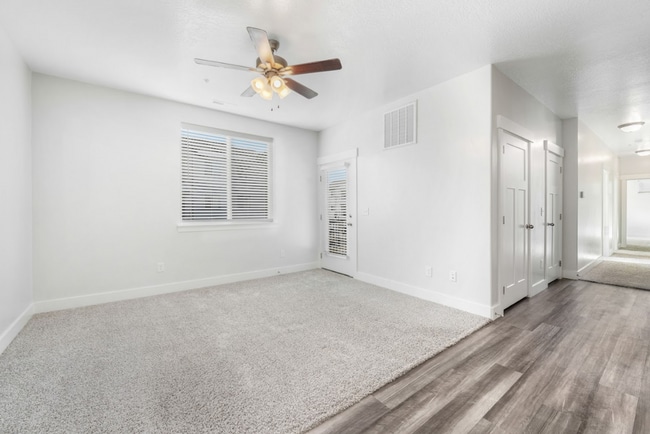 Building Photo - Comfy, Pet-Friendly 3BR in a Great Vineyar...