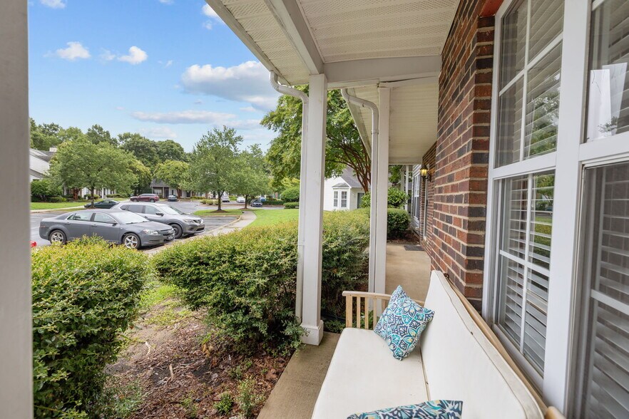 Building Photo - 2210 Cigar Ct