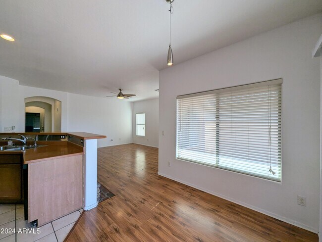 Building Photo - 1530 E Branham Ln