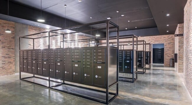 Building Photo - 434 N Orange Ave