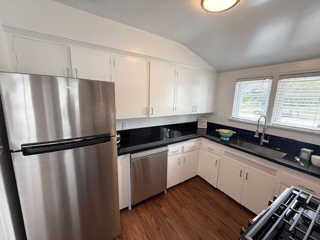 Building Photo - Bungalow - 1 bedroom + Office = natural wood floors, mini split a/c , new appliances, private pat...