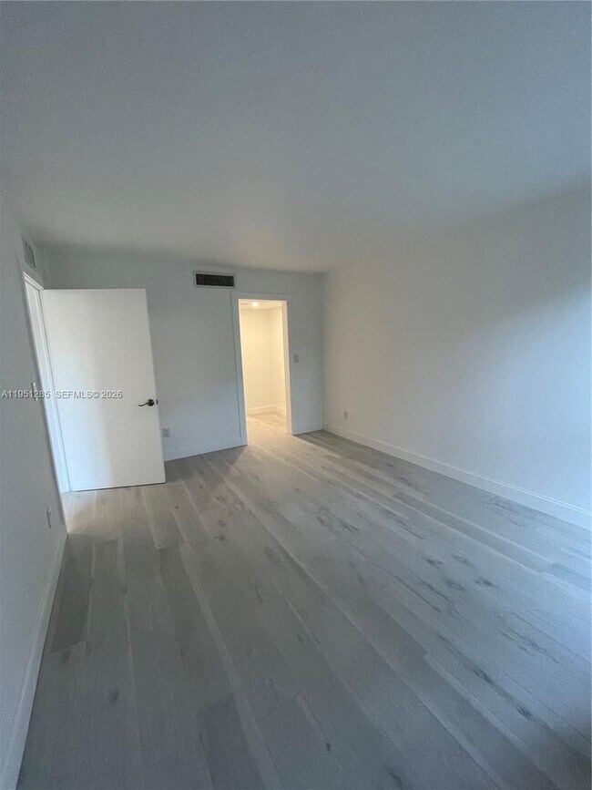 Building Photo - 2160 SW 16th Ave