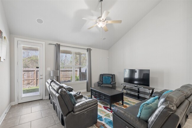 Building Photo - 9018 Meacom Dr