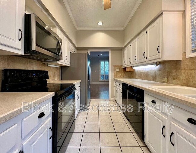 Building Photo - 207 Forest View Ct