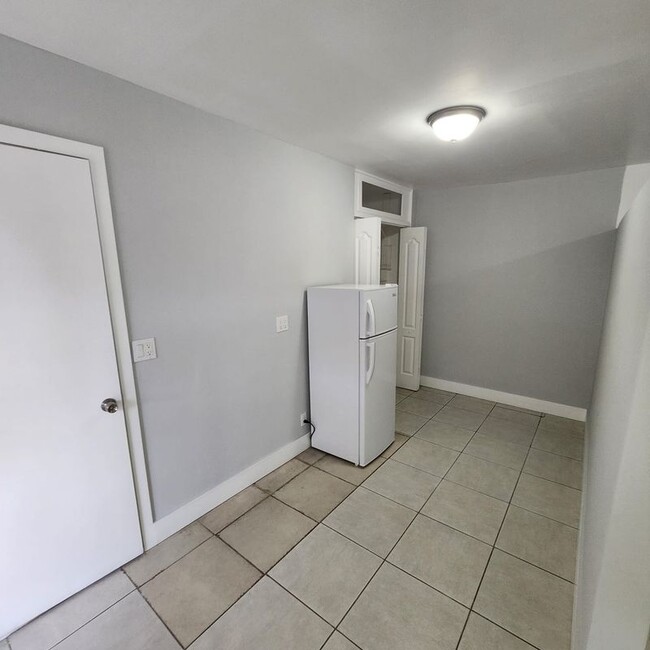 Building Photo - 948 SW 49th Terrace