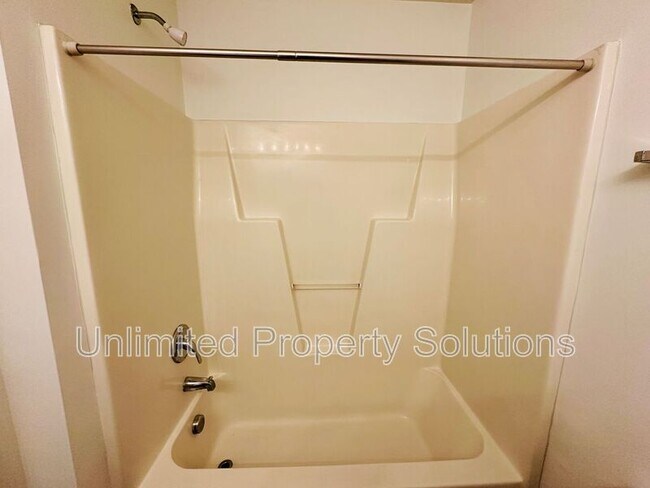 Building Photo - 376 S Kerr Ave