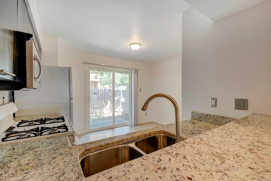 Building Photo - 3452 Willowrun Dr