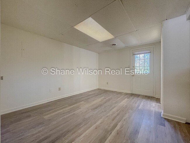 Building Photo - 2 BR 1.5 BA townhouse up for lease! Not fa...