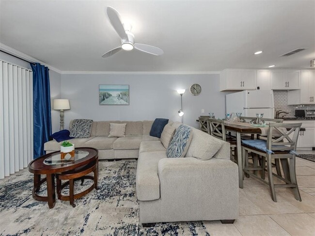 Building Photo - 200 The Esplanade N