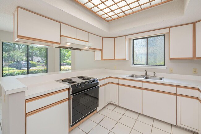 Building Photo - 1219 Oakmont Dr