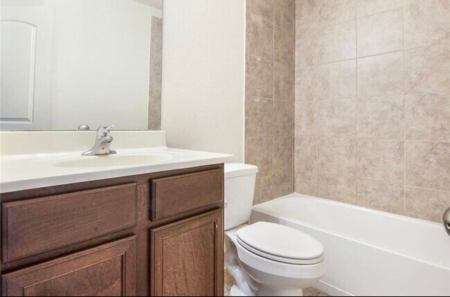 Building Photo - 22622 Cloverland Field Dr