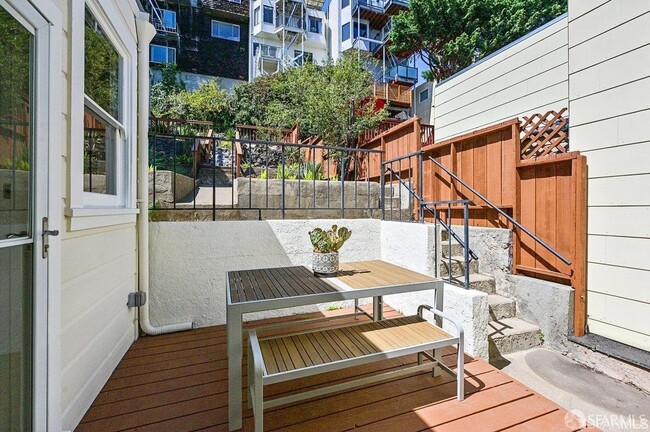 Building Photo - 646 De Haro St