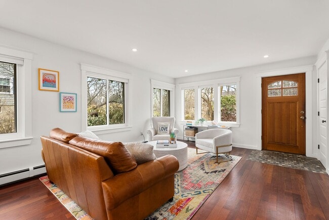 Building Photo - Year-round 3-Bedroom Home in Rockport