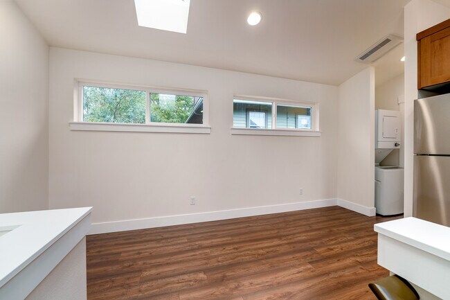 Building Photo - 5532 NE 31st Ave