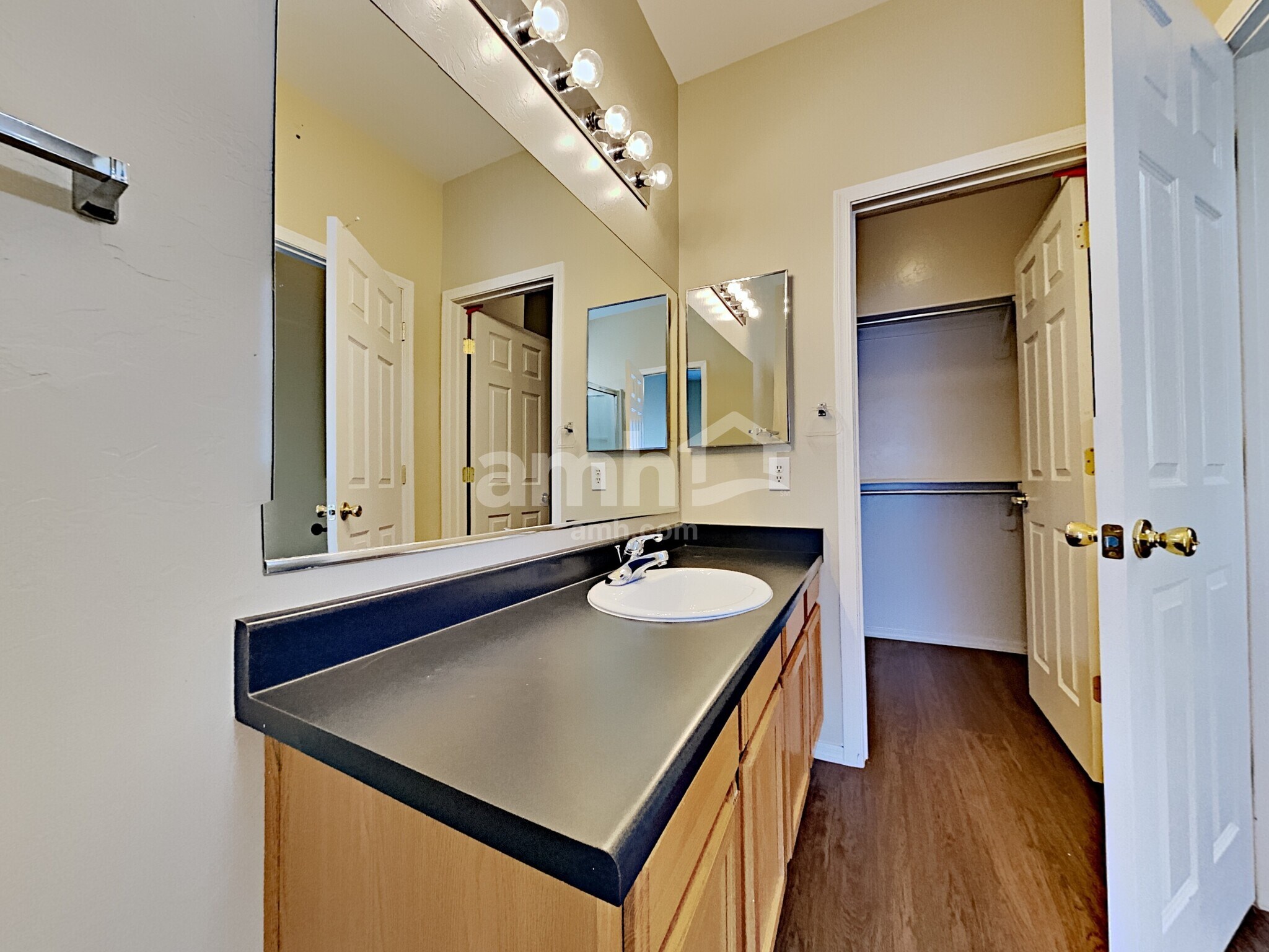 Building Photo - 6653 S Stratosphere Ln