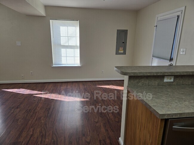 Building Photo - 831 Marshall Ave