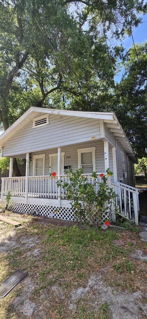 Building Photo - Beautiful 2 bedroom 1 bath in Tampa!! Apply for FREE This Holiday Season!