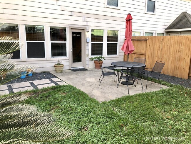 Building Photo - Stunning 3/2.5 townhome in Dominion Estates