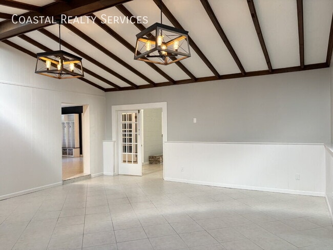 Building Photo - 32 Bay Dr NE