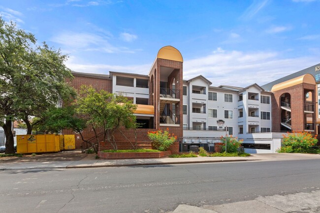 Building Photo - AVAILABLE NOW: Central Austin 1 BR / 1 BA ...