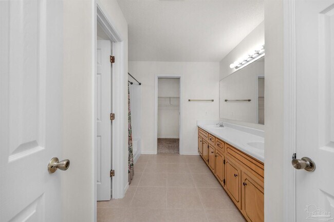 Building Photo - 9568 Brentwood Blvd