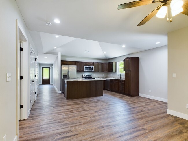 Building Photo - 100 Briana Villa Ln