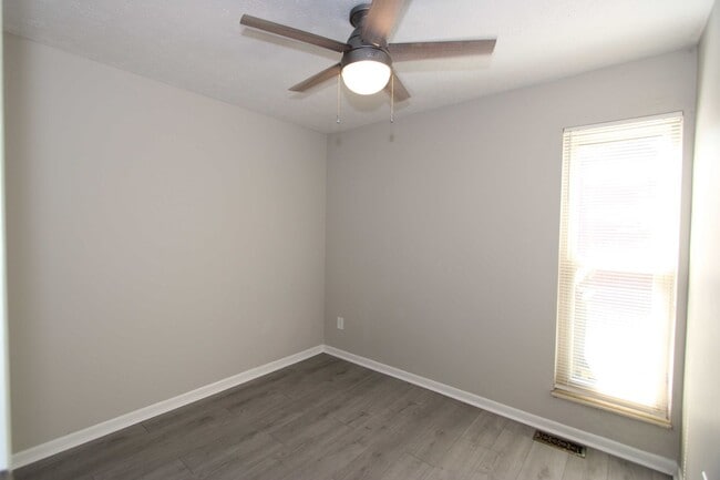 Building Photo - Stunning Remodeled 4 Bed 2 Bath Home