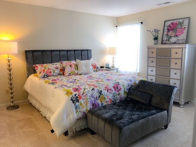 Building Photo - Short Term furnished rental available month to month