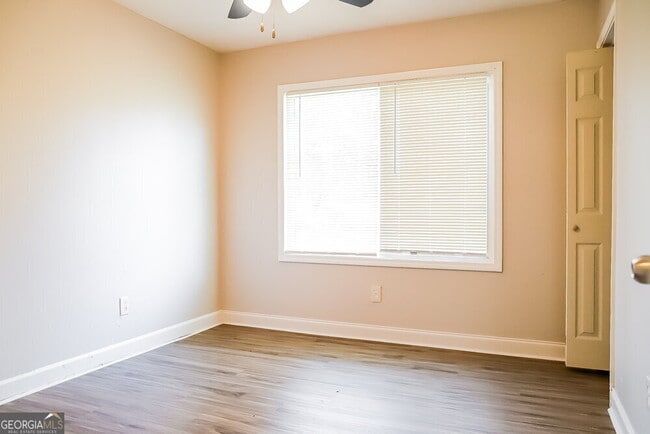 Building Photo - 302 Wren Cir