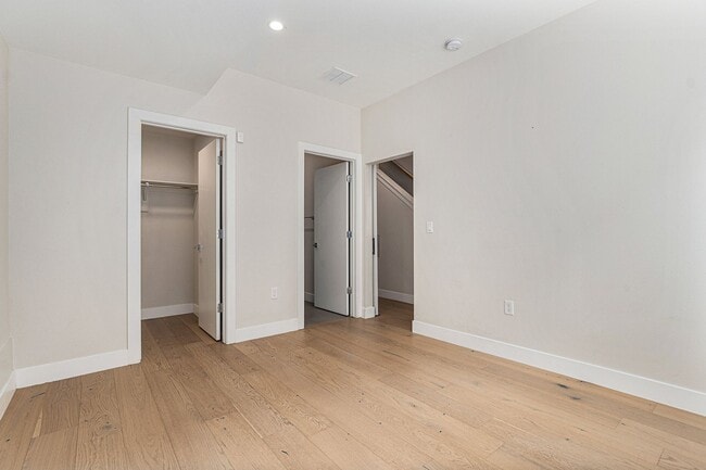 Building Photo - Spacious 3 bedroom home in the heart of Ed...