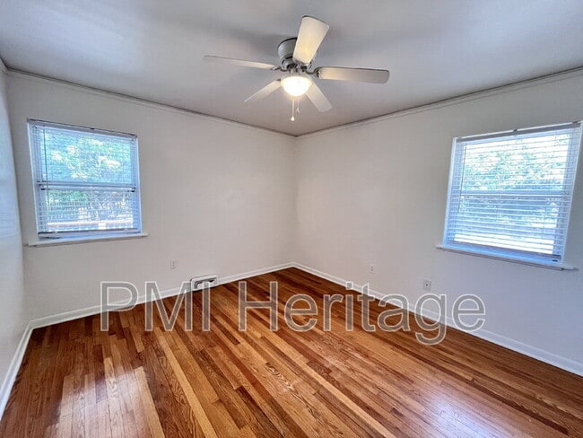 Building Photo - 1139 N Sunset Dr