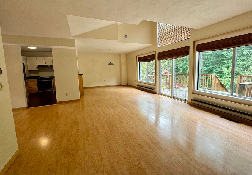 Dining area and entry to kitchen - 113 Penny Ln
