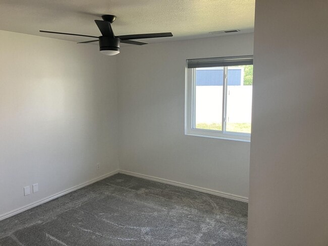 Building Photo - 3 Bed 2 Bath Single Level Patio Home